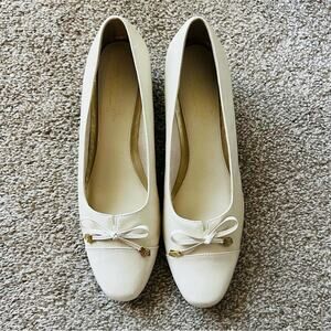 Soft Style Block Heel Almond Toed Pumps 8.5 Narrow